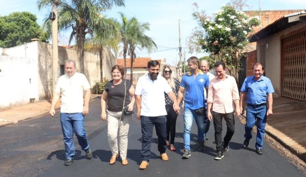 Prefeito, vice e vereadores acompanham as obras de recape em Frutal