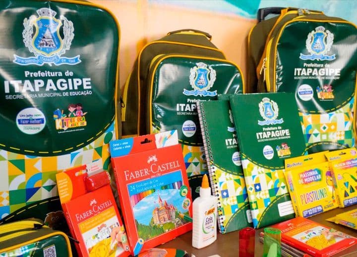 Prefeitura de Itapagipe entregou os kits escolares para volta as aulas
