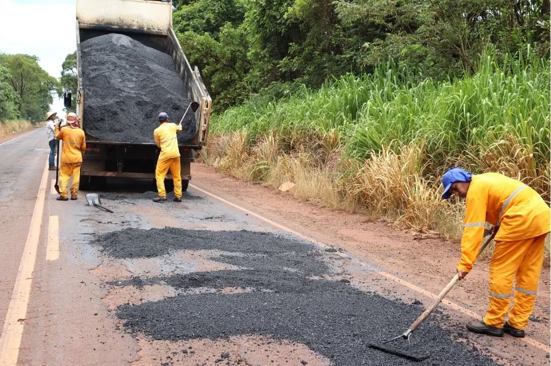 Prefeitura de Frutal e Cerradão realizaram trabalhos paliativos na MG-255