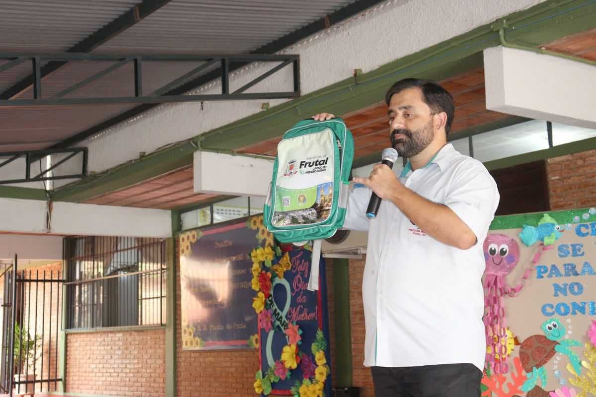 Prefeitura de Frutal inicia a entrega de cerca de 6 mil kits escolares em 2024