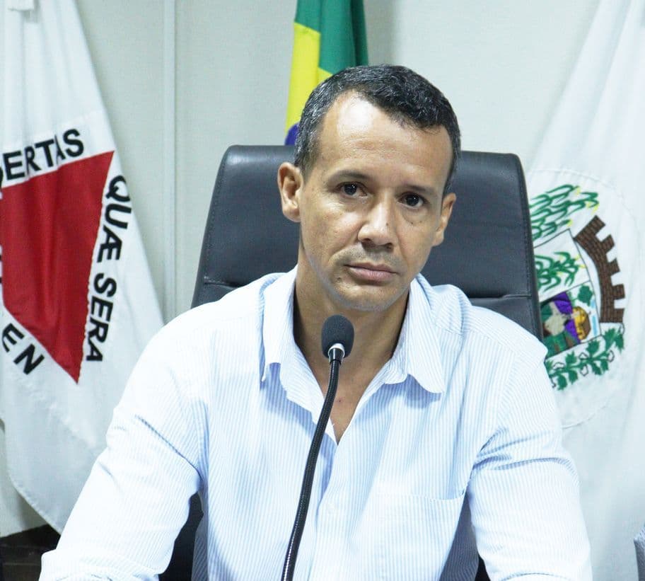 Presidente Paulinho quer o combate ao mato para evitar proliferação de mosquitos e animais