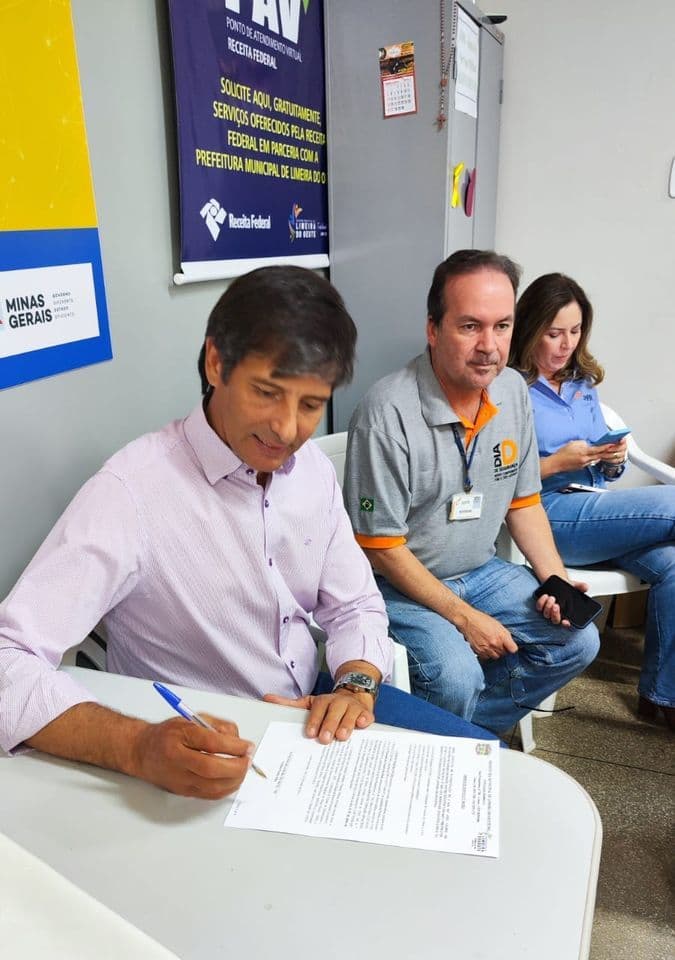Autoridades de Limeira do Oeste assinaram a ordem de serviço do Anel Viário