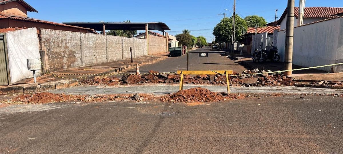 Prefeitura de Itapagipe está construindo canaletas de concreto nas ruas e avenidas