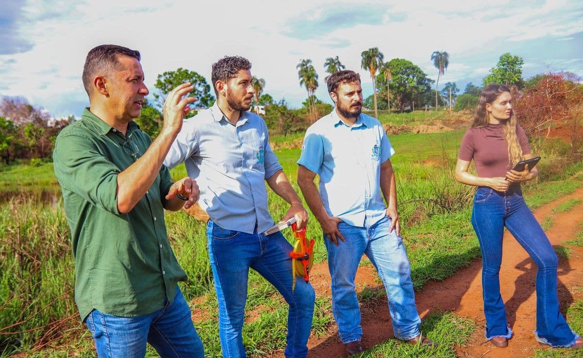 Prefeito Ricardo acompanha a limpeza do Lago Castro