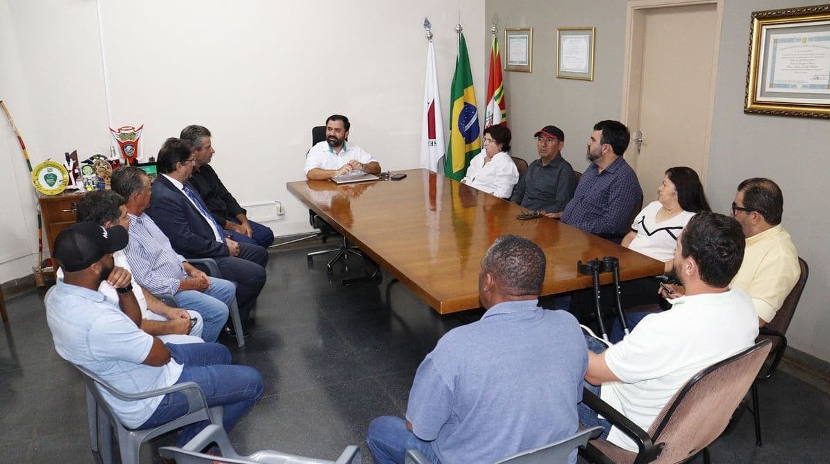 Prefeito de Frutal discute prioridades em reunião com vereadores da próxima legislatura