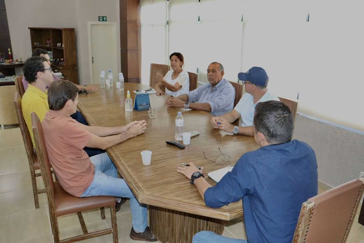 Prefeito Ricardo Garcia se encontra com vereadores para alinhamento e planejamento
