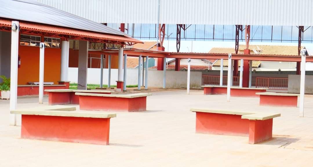 Escola Gil Brasileiro recebeu cobertura em estacionamento