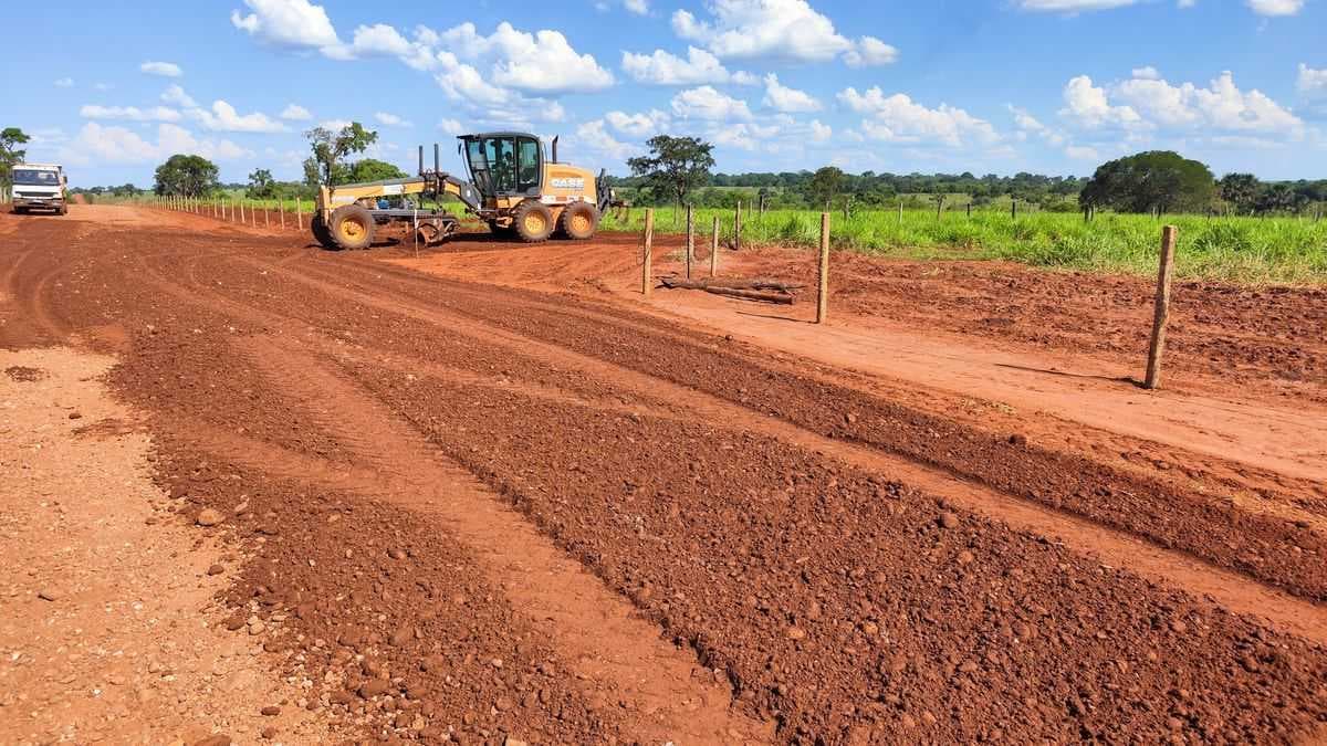 Prefeitura recuperou as estradas na região da Valdete em Limeira do Oeste
