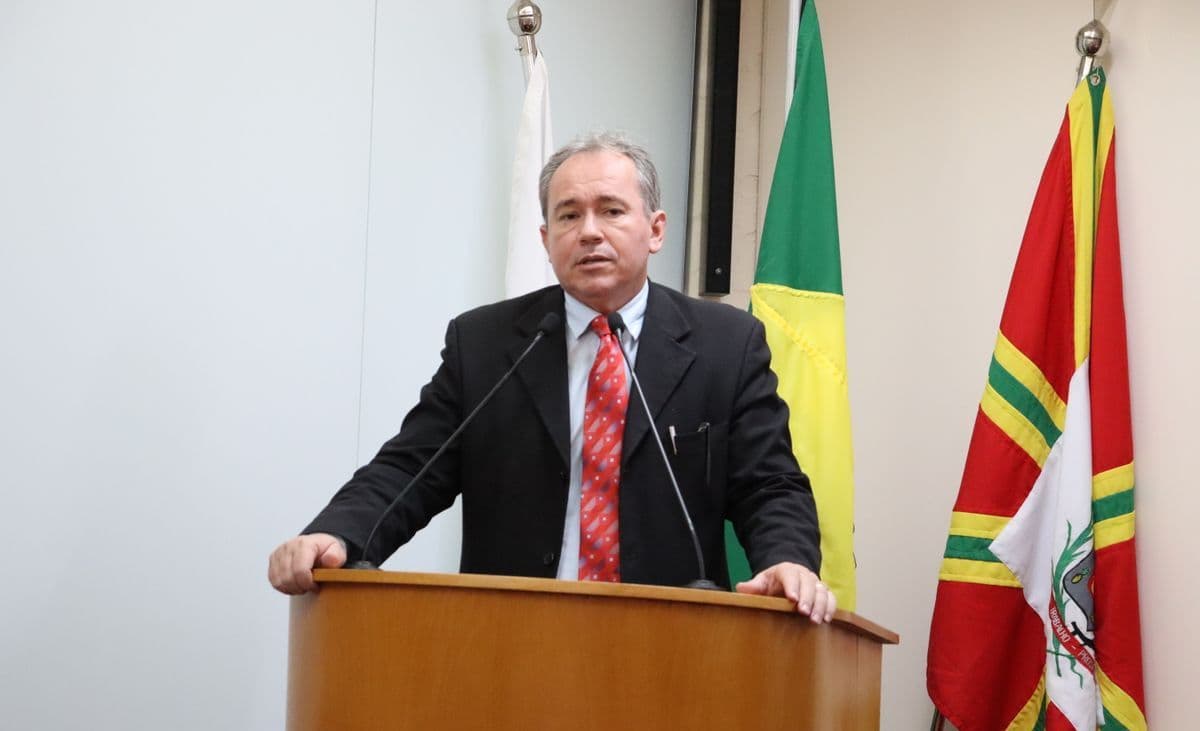 Edivalder reivindica sinalização em lombada no Jardim Laranjeiras para evitar acidentes