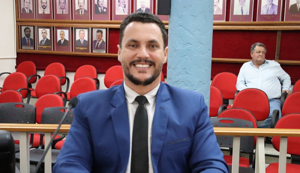 Vereador Alexandre Braz solicita informações sobre recapeamento e sinalização em diversos bairros