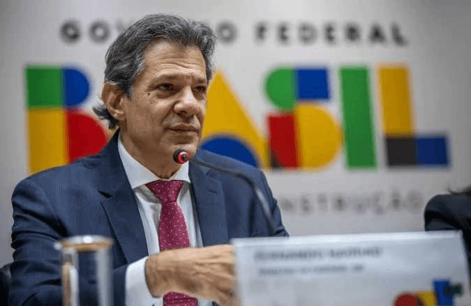 CAE aprova convite a Haddad para explicar alta do IOF