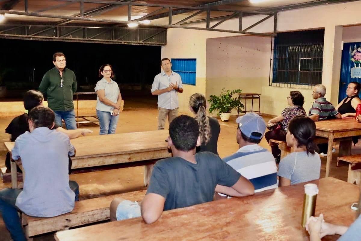 Comunidade da Escola da Serra da Moeda opta por manter gestão estadual e recebe apoio do prefeito