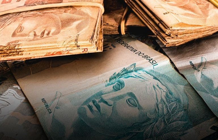 Ex-diretora desvia mais de R$ 200 mil de escola estadual em Uberaba