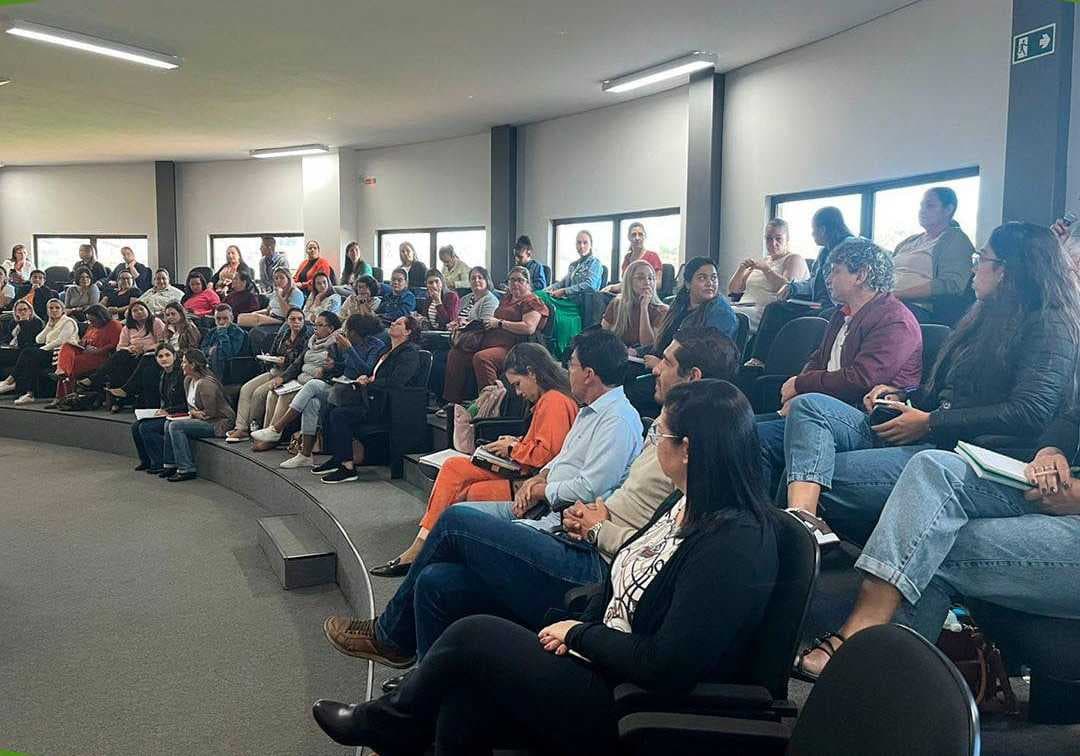 Profissionais de Pirajuba participam de encontro estratégico com o Ministério da Saúde