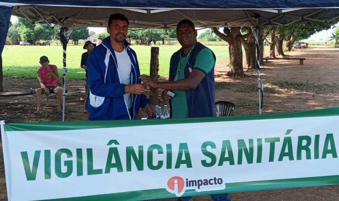 Vigilância Sanitária promove ação educativa sobre água tratada na Vila Barroso