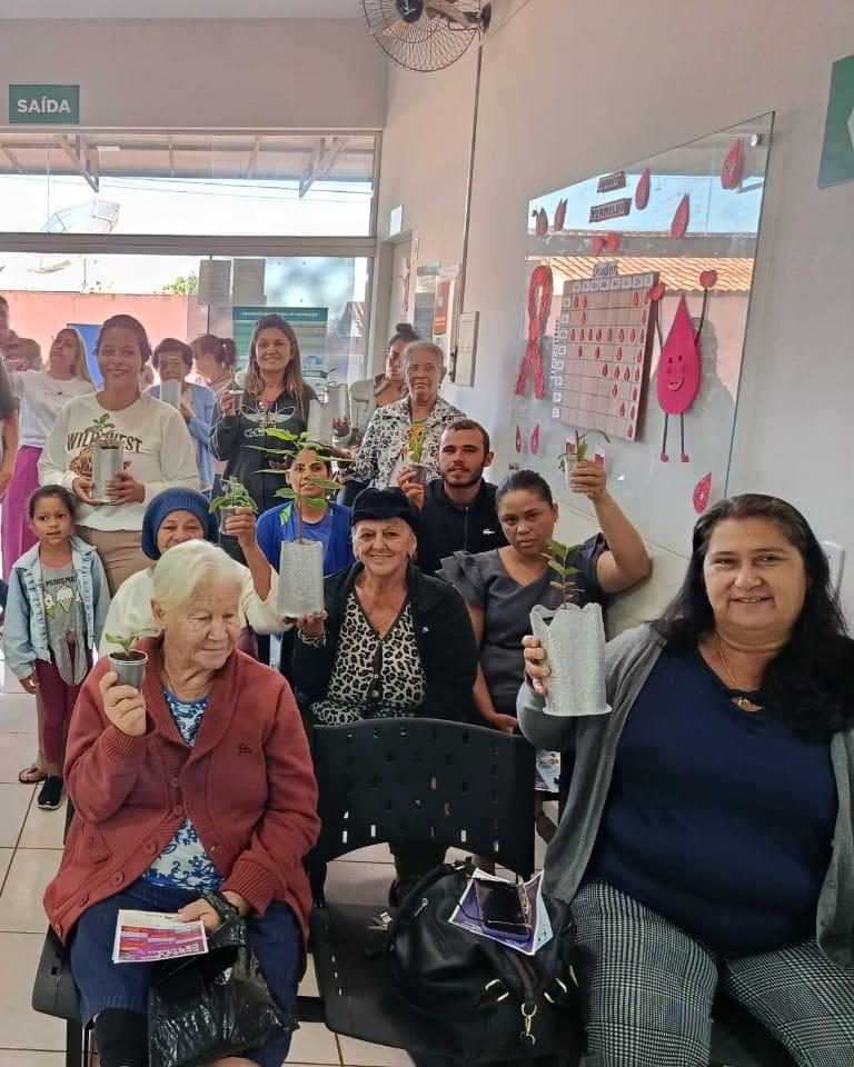 Conscientização ambiental e saúde em pauta: ação da ESF Irão Caetano mobiliza comunidade com palestra, doação de mudas e orientações contra a dengue