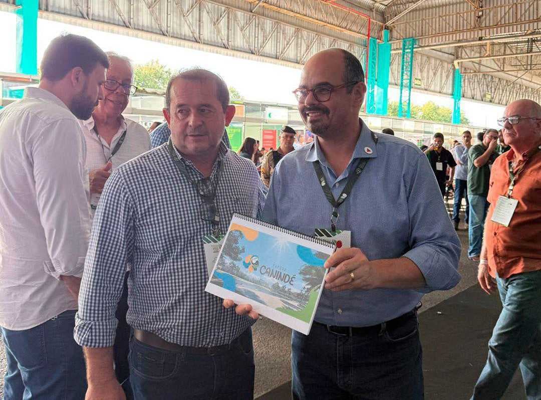 Prefeito Airton Alves participa da abertura da Safra Mineira do Café 2025 e apresenta projeto do Parque Canindé