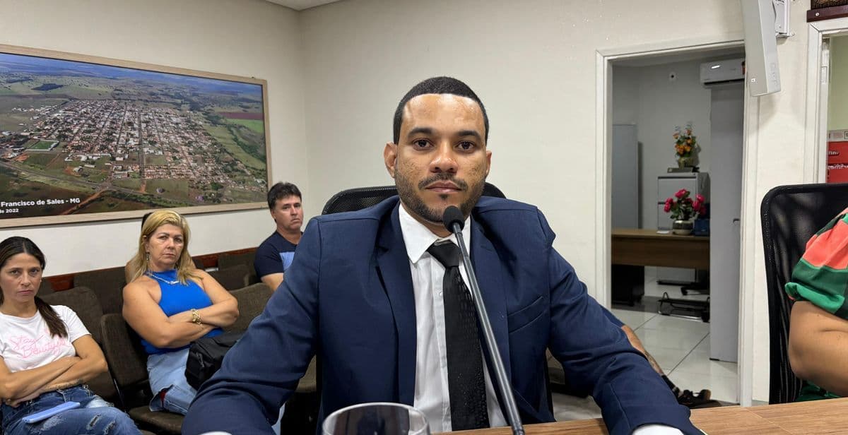Vereador Charles Jordani solicita limpeza em trecho entre Carvoeira e Prainha Porto Brasil