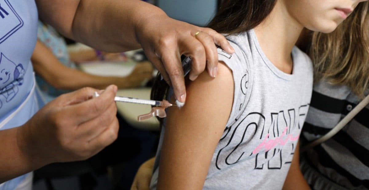 📉 Apenas 20% das crianças receberam a 2ª dose da vacina contra a dengue em BH