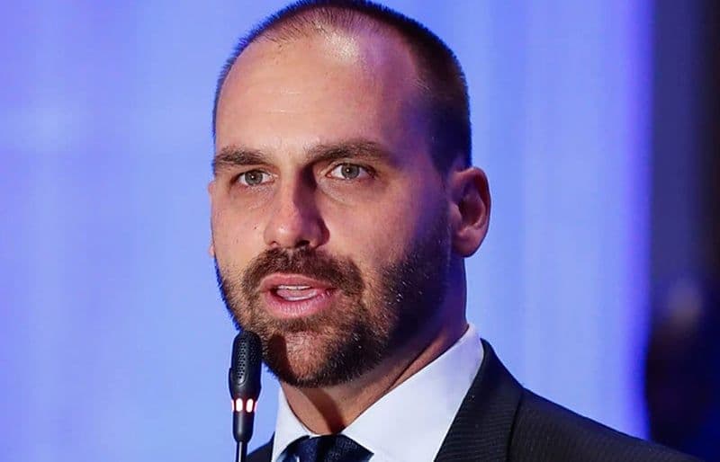 🚨 Flávio Bolsonaro apaga postagem pedindo sanções de Trump contra autoridades brasileiras