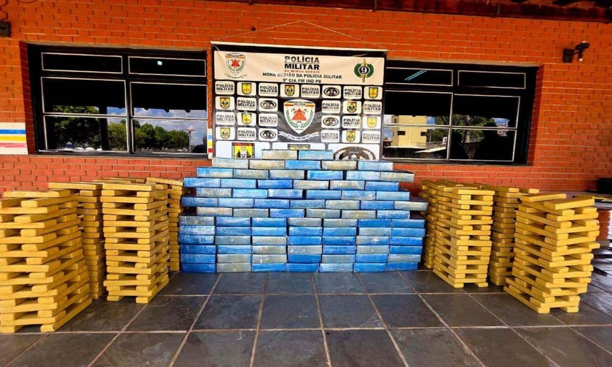 PM apreende 1,3 tonelada de maconha em Prata