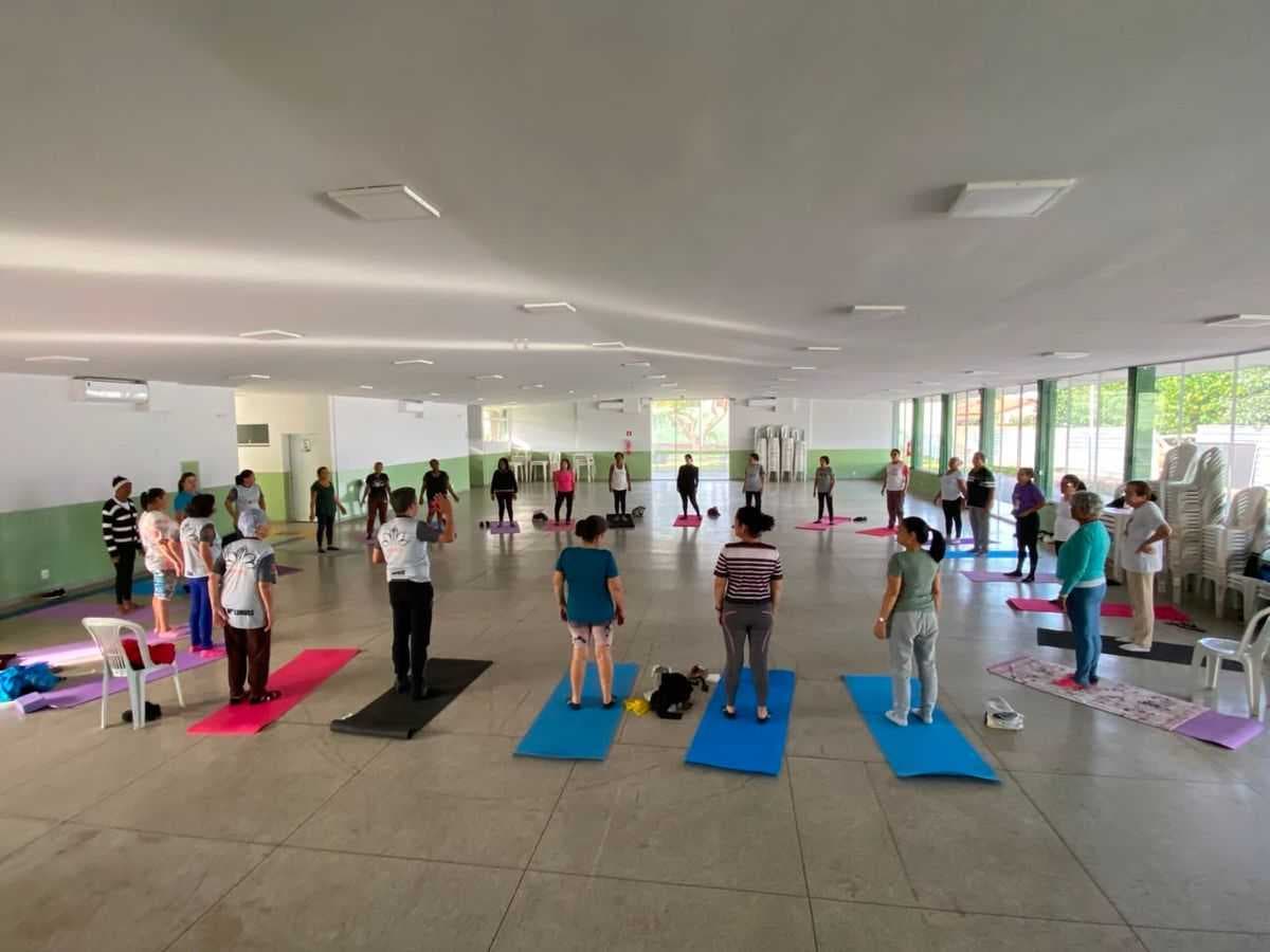Aulas de Yoga fortalecem saúde e convivência no Parque do Jatobá, em Prata