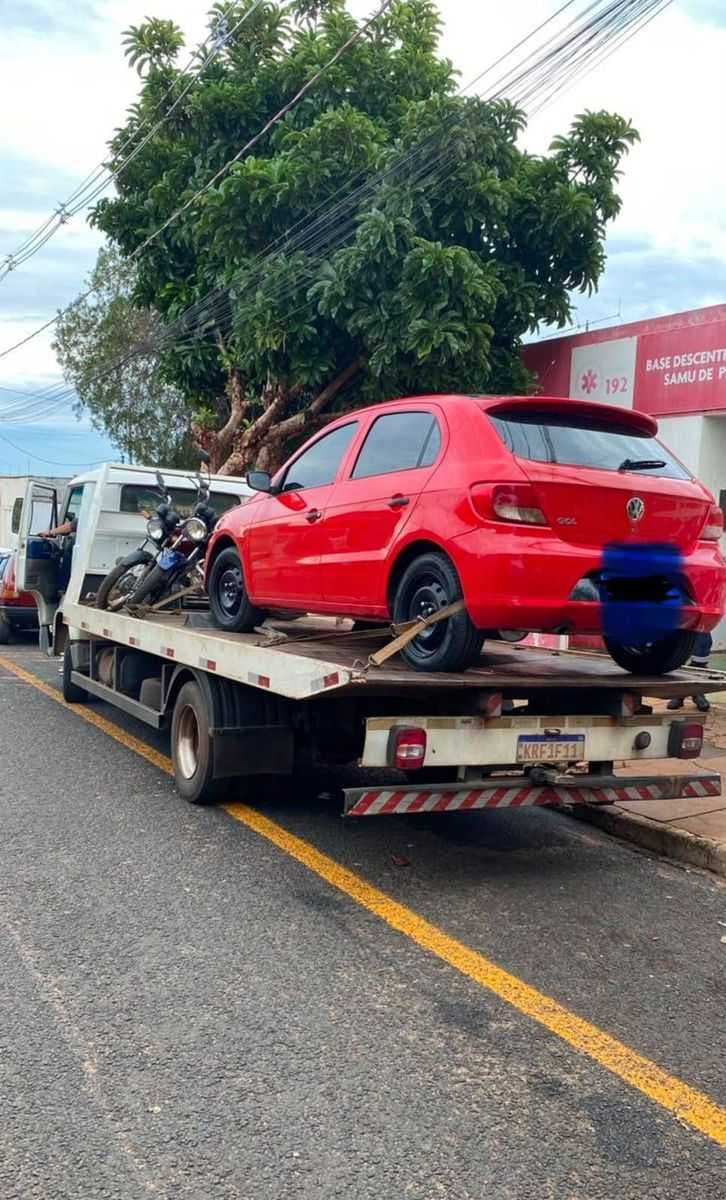 Polícia Militar reforça importância do respeito às regras após remoção de veículos estacionados em local proibido