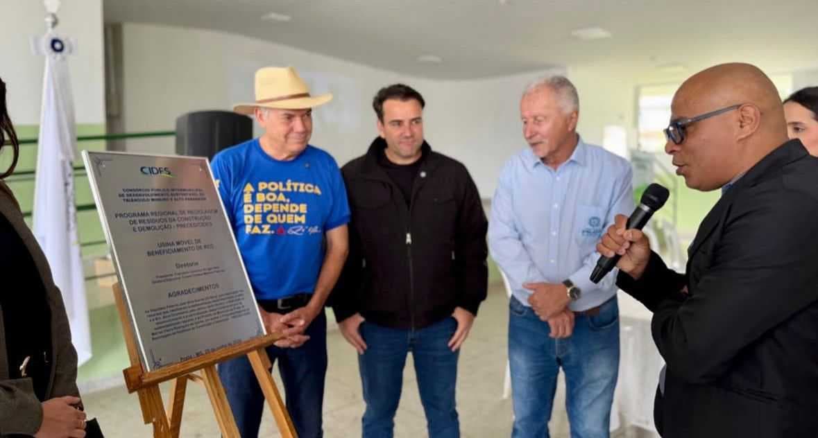 Prata inaugura Usina Móvel de Reciclagem de Resíduos da Construção Civil com investimento de quase R$ 2 milhões