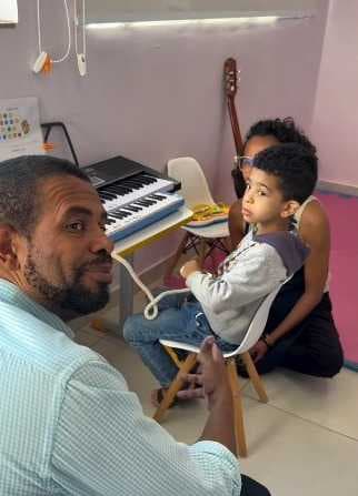 Prefeito Dr. Herculano visita Clínica Mariana Menezes e destaca atendimento a crianças com TEA e TDAH em Iturama