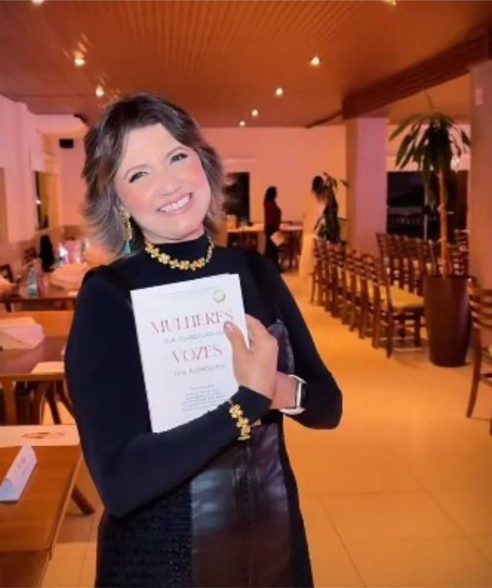 Vereadora Nara Abigail representa o Prata em lançamento do livro “Mulheres que Transformam, Vozes que Florescem”